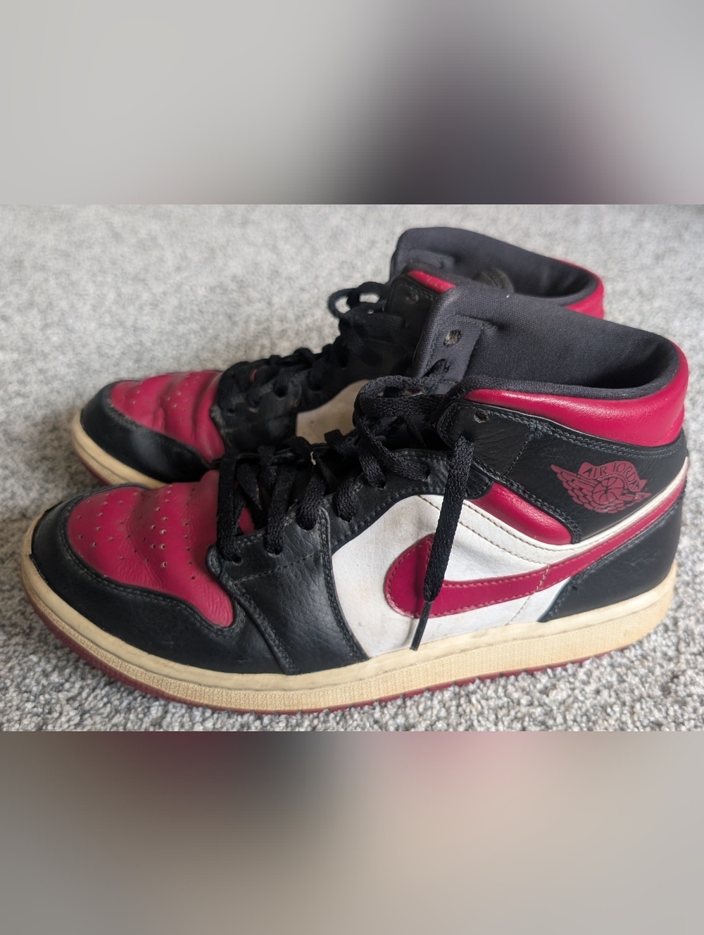 Nike Air Jordan 1 Mid 'Bred Toe' Black, White, Noble Red Size 8 Sold AS IS